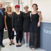 (cr)   Friseurmeisterin Franziska Hauck hat in Haßfurt am Rewe-Center (Schweinfurter Straße 2) einen Friseursalon eröffnet. Diesen hat sie von „Groha hairdresser“ übernommen, wo sie als Salonleiterin tätig war. Ihre Ausbildung hatte Hauck in Schweinfurt bei Groha absolviert. Danach erfolgte der Besuch der Meisterschule mit erfolgreichem Abschluss. Erfahrungen sammelte die mittlerweile 24-Jährige auf den beiden Kreuzfahrtschiffen MS Europa 1 und MS Europa 2 sowie in einem Kurhotel im österreichischen Serfaus. Ob der Eröffnung des eigenen Salons freut sich Hauck nun über den Sprung in die Selbstständigkeit. Mit an Bord ist ein Team, bestehend aus Friseurmeisterin Jenny Ruß, Gesellin Miriam Schneider und Mama Heike, die ebenfalls Friseurmeisterin ist. Zur Geschäftseröffnung gratulierte Bürgermeister Günther Werner. Er wünschte der Unternehmerin Erfolg und viele zufriedene Kunden und überreichte das Wappen der Stadt Haßfurt. Im Bild (von links): Günther Werner, Heike Hauck, Jenny Ruß, Franziska Hauck, Miriam Schneider.