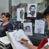 Viel gefragt: Karikaturist Karl „Carlo“ Dernbach aus Karlstadt porträtierte kostenlos die Gäste der Main-Post.