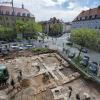 Dem Augustinerkloster auf der Spur: Derzeit wird im Rahmen der Generalsanierung der ehemaligen Polizeidirektion in der Augustinerstraße der Untergrund vor dem Gebäude von Archäologen untersucht.