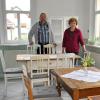 Nostalgischer Chic: Tische und Stühle aus Omas Zeiten kommen in der „Guten Stube“ der Kalkes zum Einsatz, die in wenigen Tagen offiziell eröffnet wird.