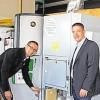 Pellet-Brennwerttechnik: Thorsten Schwab informierte sich bei Bruno Leimeister im ÖkoFEN-Vertriebscenter in Unterwittbach.