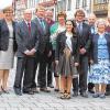 Für alle eine gelungene Veranstaltung (von links): Franz Zoglmann (Ehrenvorsitzender des Volkstrachtenvereins), Manfred Groeschel (OFV), Rosa Behon (zweite Bürgermeisterin), Maurice Robin (Stadtrat in Coutances), Bürgermeister Peter Juks, Manfred Heinz (ehemaliger Bürgermeister von Colditz), Christiane Ballas-Mahler (Vorsitzende des Partnerschaftsvereins), Zuckerfee Selina Sönmez, Matthias Schmiedel (Bürgermeister von Colditz), Manfred Hinkelmann (AK Geschichte), Anthea Cross (Vorsitzende des Partnerschaftsvereins in Wimborne), Tony Cross, Daniele Bernardini (Bürgermeister von Bibbiena) und Landtagsabgeordneter Volkmar Halbleib.