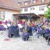 Lauschiges Ambiente: Ein anspruchsvolles Programm bot die Stadtkapelle Mellrichstadt bei ihrem Abendkonzert unter freiem Himmel im historischen Fronhof.