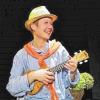 (ej)   Flora, die Gärtnerin, erzählt von Jack und seiner Mutter, die nicht viel Geld haben. Und weil es gerade richtig brenzlig wird, muss die gute Kuh Milky Way auf dem Markt verkauft werden. „Jack and the Beanstalk“ ist ein traditionelles englisches Märchen mit Zauberbohnen und Riesen, das die Schauspielerin Hilda Gardner am Sonntag, 26. April, um 15 Uhr als „one-woman-show“ in einfacher englischer Sprache  im  Plastischen Theater Hobbit auf die Bühne bringt. Inszeniert mit  Musik, Liedern, Schauspiel und Pantomime ist das phantasievolle Stück für die ganze Familie geeignet. Weitere Vorstellungen sind am Samstag, 23. Mai und Sonntag, 26. Juli, jeweils 15 Uhr. Kartenvorbestellung: Plastisches Theater Hobbit, Münzstraße 1,  (09 31) 5 98 30. Vom 18. bis zum 21. Mai und 28. bis 30. Juli können Gruppen Vorstellungen buchen.  (0931) 29 69 65 19 anrufen.“