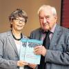 Gemeinschaftswerk: Rotraud Ries und Elmar Schwinger bei der Buchvorstellung im Shalom Europa in Würzburg.
