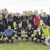 (swt)   Ein 2:0-Sieg beim TV Haßfurt II sicherte der DJK Dampfach II vorzeitig die Meisterschaft in der A-Klasse Schweinfurt 3 mit 61 Punkten und den Kreisklassen-Aufstieg. Das feierten vorne (v.l.) Trainer Günther Bock, Andreas Götz, Kapitän Resmi Osmanaj, Felix Hauck, Stefan Klement, Manuel Ziegler, Andreas Pfeifer, Christian Hahn, Henry Neubauer, Martin Noth, Kenny Reichart, Erich Döll sowie hinten Mariano Ozorio, Julian Zenglein, Oliver Kleber, Niklas Neubauer, Edwin Stierl und Nawin Stumpf. Viele Bilder von der Meisterfeier unter www.mainpost.de/sport/schweinfurt