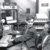 Im Studio: Komponist Burkard Schmidl, damals 34 Jahre alt, mit dem Geschäftsführer der LGS GmbH Winfried Dill beim Probehören des „Klanggarten“.