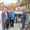 Und los geht's: Den Startschuss für das schnelle Internet in der Gemeinde Reichenberg gaben (von links) Markus Winter, Klaus Markert (beide von der Deutschen Telekom), Breitbandpate Dieter Geiling von der Gemeinde Reichenberg und Bürgermeister Stefan Hemmerich an einem neuen Multifunktionsgehäuse am Weiher in Lindflur.