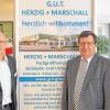 Foyer-Ausstellung: Die Sälzer Firma G.U.T. Herzig + Marschall stellt sich bis zum 13. Mai im Landratsamt vor. Die Präsentation eröffneten (von links) Bürgermeister Martin Schmitt, Firmenvertreter Emil Röding, stellvertretender Landrat Josef Demar, Innungsvertreter Josef Gessner.