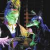 (iwi)   Am Sonntag,  19.April um 15 Uhr ist das Meininger Puppentheater zu Gast im Bildhäuser Hof und führt Die kleine Hexe nach der Geschichte von Otfried Preußler auf. So eine kleine Hexe wie in diesem Stück könnte man sich durchaus auch auf den Bergkuppen der Rhön vorstellen. Erzählt wird die Geschichte der kleinen Hexe, die noch Vieles lernen muss. Ihr gutes Herz bringt sie immer wieder in Schwierigkeiten. Ihr lustiger Rabe steht ihr zur Seite. Abraxas, die Mume Rumelpumpel, die Oberhexe... Karten gibt es bei der Lottoannahmestelle Arnold,  (0 97 71) 40 53 und an der Nachmittagskasse.