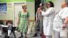 Wer ist hier krank? Ein lust- und humorvolles Verwechslungsspiel bringt die Theaterbühne Grunddörfer zurzeit auf die Bühne. Bei der Premiere am Samstag in Oberndorf agierten in dieser Szene (von links) Dominic Bauer, Ilse Thurn, Stefan Väth, Corinna Hommer und Heidrun Juan.
