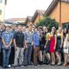 Zum letzten Mal zusammen: Die Absolventen der 9 a und 9 b der Sinngrundvolksschule stellten sich mit den Klassenlehrern Thomas Heilmann und Johanna Tauer-Söllner auf.