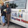 500 Euro für den Bürgerbus: Den Scheck überreichten (von links) Schatzmeister Walter Kamp und Lions-Präsident Roland Korpak an Annemarie Fell und Hiltrud Eichelbrönner.