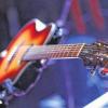 (ru)   Der Verein „Rock Haßfurt“ veranstaltet nach dem erfolgreichen Sommerfestival „Rock am Hafen“ im vorigen Jahr nun ein weiteres Musikereignis. Am Samstag, 18. April, geht ab 19 Uhr der „Rock im Keller“ über die Bühne. Und die steht im Elsenkeller (Hauptstraße 15). Vier Livebands aus der Region und aus Nürnberg erweisen sich die Ehre. Bekannte Klassiker und ausgewählte Songs aus mehreren Jahrzehnten setzt die Formation „E-coustic“ auf ihre eigene Weise um. Die Band aus dem Raum Schweinfurt hat die herzzerreißende Bon-Jovi-Ballade ebenso im Repertoire wie das energiegeladene Gotthard-Stück. Die fünfköpfige Band „Hell's Garden“ aus Schweinfurt haut mit herzhaftem Modern Heavy Metal und Hardrock richtig auf den Putz. Frontsänger Michael Knaup, Gitarrist Thomas Karch, Keyboarder Andreas Räth, Bassist Steffen Hering und Schlagzeuger Michael Bendel schreiben ausschließlich eigene und deutsche Texte. Die Allstar-Band „Morbid Sky“ aus Nürnberg vereint den Elan einer dynamischen Newcomer-Band mit erfahrenen Musikern, die technisch und kompositorisch mit allen Wassern gewaschen sind. „Morbid Sky“ überzeugt durch einen bulligen Sound mit ausgearbeiteten Arrangements, widerstandsfähiges Riffing und einprägsame Melodien. Michael Gräf (Schlagzeug), Dani Gräf (Bass, Gesang, Saxofon) und Frank Hertel (Gitarre, Gesang) haben das Musikprojekt „Shyboys“ vor zwei Jahren gegründet und kommen nicht zum ersten Mal in die Kreisstadt. Mit selbst komponierten Songs überschreiten die Untersteinbacher ganz bewusst Genregrenzen. Neben den Elementen aus Hardrock, Heavy Metal und Blues ist erklingt auch Funk. Mittlerweile hat sich die Band um Anna Hertel (Geige) und Michael Kratzer (Gitarre, Gesang) vergrößert. Karten für das Konzert gibt es an der Abendkasse. Zur Einstimmung auf den Rockabend gibt es in der Zeit von 10 bis 19 Uhr einen Musikflohmarkt. Neben E-Gitarren und weiteren Musikinstrumenten wird auch Zubehör wie Boxen und Verstärker und CDs angeboten. Wer beim Flohmarkt verkaufen möchte, kann sich unter der E-Mail-Adresse flohmarkt@rockhassfurt.de anmelden.
