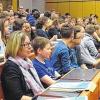 Zwei achte Klassen des Franken-Landschulheims Schloss Gaibach nahmen mit ihren Deutschlehrerinnen Carina Pabst und Claudia Pflegern am Dialekttag der Universität Würzburg teil.