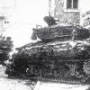 Beim Einmarsch in Lohr krachte am 2. April 1945 in der Hauptstraße ein von einer deutschen Panzerfaust getroffener amerikanischer Panzer in die Metzgerei Mayer; ein weiterer Panzer beschädigte die Fassade des Kolonialwarengeschäfts Göpfert schwer.