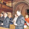 (rsf)   Mit der Choralmelodie „Ich ruf zu Dir Herr Jesu Christ“ von Johann Sebastian Bach (1685-1750) beschloss der Posaunenchor Oberlauringen eine Lesung zur Karwoche in der Pfarrkirche. Cornelia Müller und Hans Mager, Mitglieder des Friedrich-Rückert-Arbeitskreises, trugen die Passagen aus der 1839 von Friedrich Rückert (1788-1866) verfassten Evangelienharmonie vor, die die Geschehnisse der Bibel vom Einzug in Jerusalem bis zu Jesu Tod am Kreuz zum Inhalt hatten. Brigitte Stich führte durch das Programm. Weitere Mitwirkende waren Matthias Kess (Orgel), die Chorgemeinschaft Nassach-Birnfeld, der Chor Voice of Glory, der Männergesangverein Oberlauringen (Foto), der Injili-Chor und der Kirchenchor aus Oberlauringen.