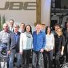 Freuen sich über die Eröffnung des Cube-Stores Bike-Point Rhön in Nordheim: (von links) Malermeister Roland Link (Roth), Markus Merz und Reinhard Bauß von der Genobank Rhön-Grabfeld, Planer Bernd Küchler, die Inhaber Stefanie und Michael Hippeli, Ralf Maisch (Zimmerei, Unterelsbach), Kerstin Stadlbauer (Cube), Kay Hippeli (Euronics Hippeli, Nordheim), Anne Hoffmann (Cube), Pfarrer Oliver Englert und Bürgermeister Thomas Fischer.