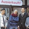 Vor dem ausverkauftem Waldbrunner Haselberghaus: (von links) Moritz Mühleck, Matthias Dzierzon (Hauptdarsteller), Markus Haberstumpf und Jochen Krapf.