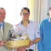 Würdiger Abschied: Gute Wünsche für den Ruhestand gab der Kreisverband der Fahrlehrer Herbert Baus vom TÜV mit auf den Weg. Von links: Kreisvorsitzender Tim Haueisen, Herbert Baus, Marcel Bezold (zweiter stellvertretender Kreisvorsitzender), Harald Pascher (Regionalvorsitzender) und Alexander Gessner (stellvertretender Kreisvorsitzender).