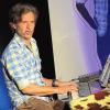 Chris Boettcher: kann Stimmen imitieren und hat coole Songs.