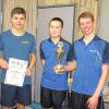 (ne)   Die Tischtennis-Jungen des TTC Kist sind Bezirkspokalsieger: Die TTC-Asse setzten sich im entscheidenden Match mit 5:4 gegen den HV Burglauer durch. Schon in der Vorschlussrunde war es eng zugegangen, aber letztlich siegten auch da die Kister mit 5:4 gegen die DJK Wenighösbach. Damit vertreten die Kister die Farben Unterfrankens bei der bayerischen Endrunde, die am 13. und 14. Juni ausgetragen wird. Unser Bild zeigt das siegreiche Team: (von links) David Beck, Samuel Wilhelm sowie Christian Hartwich.