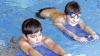 Mit dem Brett aufs Wasser legen: Das Projekt nennt sich „Schwimm fix“. Zu den sechs Pilotschulen, die im Schuljahr 2014/15 das Projekt testweise erstmalig umsetzten, war auch die Eichendorffschule Gerbrunn; im Bild; Julian und Lacar beim Schwimm-Unterricht.