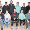 (urs)   Die Fußball-Schiedsrichtergruppe Main-Spessart freut sich über Nachwuchs: Zehn neue Unparteiische sind künftig auf den Plätzen der Region unterwegs, wo sie über die Einhaltung der Regeln wachen werden. Dies teilte die Gruppe in einer Pressemitteilung mit. Die Männer und Frauen hatten im Januar 2015 einen Neulingslehrgang begonnen, den sie nun erfolgreich abgeschlossen haben. Im Bild die Neulinge und die Vertreter der Schiedsrichtergruppe: (hinten von links) Tarik Özdemir (stellvertretender Obmann), Ehren-Obmann Helmut Brach, Lehrwart Mehmet Arslan, Benjamin Bertelt (FSV Zellingen), Sebastian Werner (FV Gemünden/Seifriedsburg), Simon Keller (FV Stetten-Binsfeld-Müdesheim), Özcan Gencal (FV Fatihspor Karlstadt), Jon Mehana (FV Wernfeld-Adelsberg) sowie vorne von links Berkant Gencal (FV Fatihspor Karlstadt), Cedrik Jäger (FV Maintal), Lea Yaman (FC Würzburger Kickers), Lisa Yaman (FC Würzburger Kickers) und Lorenz Höfler (FC Karsbach).