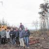 Große Verärgerung in Rettersheim: Im Wald unmittelbar an der Gemarkungsgrenze zu Unterwittbach wurde beim Freischneiden der Freileitungstrasse eine von den Rettersheimer Senioren gepflegte Christbaumkultur abgeholzt.