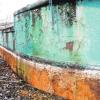 Rostige Historie: Das alte Waschschiff, das bei der Hafen GmbH in der Friedrich-Koenig-Straße lagert, soll als Denkmal und Touristenattraktion wieder flott gemacht werden. Ob es jedoch wieder im Main schwimmen wird, ist mehr als fraglich.