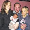 Mia Marie erblickte am 15. Februar in der Kreisklinik Bad Neustadt das Licht der Welt. Das zweite Kind von Martina (34) und Matthias Kleinhenz (36) aus Brendlorenzen wog 2890 Gramm und war 48 Zentimeter groß. Leon (4) war sich sicher, dass die Mama ein Mädchen bekommt. Leons großer Wunsch, eine Schwester zu bekommen, hat sich erfüllt. „Da ist meine Schwester drin“, sagte er immer mit Blick auf den Babybauch seiner Mutter. Waltraud und Robert Weigand (Brendlorenzen) freuen sich über ihr zweites Enkelkind. Irmgard und Albrecht Kleinhenz (Brendlorenzen) sind zum vierten Mal Oma und Opa geworden. Mari Wehner (Schmalwasser) zählt nun elf Urenkelkinder.
