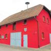 Die Farbe ist Programm: Schmuck hergerichtet haben die Effeldorfer Feuerwehrleute ihr Gerätehaus. Für ein neues Fahrzeug ist es allerdings zu klein. Jetzt denken Wehr und Stadtrat Dettelbach über Lösungen nach.