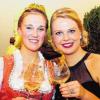 Charmant und selbstbewusst: Silena Werner (links) übernimmt die Stammheimer Weinkrone von Vorgängerin Simone Neubauer.