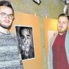 Gestalteten die Fotoausstellung „Glas“: Die beiden Jungfotografen (von links) Sebastian André Krutthoffer aus Lohr und der Partensteiner Jannik Hanne.