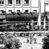 Empfang am Marktplatz: Auf einem 88-rädrigen Tieflader wurden Gemündens drei große Museumslokomotiven am 26. Mai 1988 geliefert.