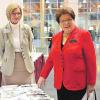 Pflegekongress: Barbara Mayerhofer (links) informiert Landtagspräsidentin Barbara Stamm über die Angebote der Diakonie im Raum Main-Rhön.