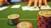 (mäu-)   Im März werden bis zu 160 Pokerspieler dem Luitpold-Casino die Ehre geben. Im Jahr ihres 60-jährigen Bestehens wird die Bad Kissinger Spielbank Schauplatz für das Finale der Bayern Pokermeisterschaft sein. Für Spielbank-Chefin Heidrun Vorndran das Highlight des Jahres 2015. Doch auch mit dem vergangenen Jahr zeigt sich die Direktorin zufrieden. Zwar ist 2014 die Zahl der Besucher gegenüber dem Vorjahr von 73 000 auf 69 000 gesunken, das Bruttospielergebnis (BSE) stieg dagegen leicht um 1,7 Prozent auf 4 665 000 Euro. Laut Heidrun Vorndran kommt der größte Teil der Besucher aus dem Raum Unterfranken. Doch es wurden auch Gäste aus entfernten Bundesländern wie Brandenburg, Schleswig-Holstein und Niedersachsen gezählt. Während die Statistik im Roulette-Saal (Großes Spiel) eine Steigerung des Bruttospielergebnisses um 14,13 Prozent ausweist, sank das BSE im Automatensaal (Kleines Spiel) um 3,39 Prozent. Die steigende Beliebtheit des Großen Spiels erklärt sich Heidrun Vorndran unter anderem mit der Atmosphäre des Roulette-Saals: „Da machen sich das Flair und das historische Ambiente bemerkbar.“Foto: Roland Pleier
