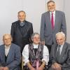 Eiserne Hochzeit: Paula und Alois Lemmich feierten in Retzbach ihren 65. Hochzeitstag. Dabei waren auch der damalige Trauzeuge Karl Schott (ganz links) als Bruder der Braut sowie Pfarrer Gerold Postler und Bürgermeister Wieland Gsell (stehend von links).