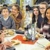 Freundschaften sind entstanden: Französische und deutsche Schülerinnen und Schüler verlebten eine gemeinsam Woche mit vielen Aktivitäten, wie hier bei einem Essen beim Austausch-Abend in der Realschule.