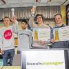 Doppelsieg: Bei dem bayernweiten Wettbewerb für Mittelschüler „Beach-Manager“ erreichten die beiden Karlstadter Teams den ersten und den zweiten Platz. Im Bild (von links): Mathias Rudolph, Daniel Zeitz, Mert Atasoy, Veit Reußner, Mirko Knorr und Maximilian Kübert.