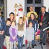 Mit Geschenken im Gepäck kam der Nikolaus zur Polizeiinspektion und überreichte diese den Gewinnern der Aktionen der Gebietsverkehrswacht. Im Bild (von links) Peter Helfrich, Elias Weidner, Emma Löffler, Anna Sophia Zeitz, Pauline Braun, sowie mittlerer Reihe von links Eva Musche, der Hl. Nikolaus, Laura Feser und dahinter Martin Deisenroth, Gerhard Köhler und Hildgund Degenhardt.