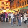 Gut besucht: Der Lichterglanz in Bad Kissingen ist weniger Weihnachtsmarkt als vorweihnachtlicher Treffpunkt. Fotos: Thomas Mäuser