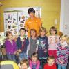 (sap)   Richtiges Zähneputzen ist wichtig für gesunde Zähne. Bei ihrem Besuch in der Zahnarztpraxis von Dr. Jan Gensler in Mellrichstadt lernten die Mittelstreuer Kindergartenkinder viel über gesunde Ernährung und richtiges Zähneputzen. Auf dem Untersuchungsstuhl zu sitzen und selbst einmal die Geräte auszuprobieren, machte den Kleinen großen Spaß. Mit einem Zahnputzlied bedankten sich die Kinder am Ende beim Praxisteam.
