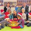 Wieder viele Kalender verkauft: Gut gelaunt fand die Gewinnerziehung statt. Von links Laura Suttner, Marlies Grollmann, Geschäftsführerin der Lebenshilfe Marktheidenfeld, Jochen Strnischa, Präsident des Lions-Clubs Marktheidenfeld-Laurentius, und Nicole Haberberger.