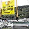 Am Fuße der Karlsburg: Zwei Tage lag das Aktionsschiff „Beluga II“ der Umweltorganisation Greenpeace in Karlstadt vor Anker. Mitglieder der Ortsgruppe Würzburg zeigten Besucher das Schiff.