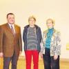 Was lange währt, ist endlich ein Gut mit Kirchensaal: Clarissa Hannig, Pfarrer Christian Freiherr von Rotenhan,  Pfarrerin Cordula Zellfelder und Gudrun Dimigen (von links) feierten den Abschluss der Kirchenbau-Finanzierung am Deutschhof durch den Förderkreis.