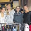 (thal)   Die „Mädels“ Saskia Vierling, Heike Biermann, Daniela Müller und Stefanie Fink (im Bild von links) aus Gemünden kennen sich schon länger und dachten sich, warum nicht einen „Mädelsflohmarkt – von Frauen für Frauen“ organisieren? Einen Markt, bei dem die Frauen aller Generationen ungestört von Kommentaren der Freunde und Ehemänner in Ruhe stöbern, aussuchen und anprobieren können. Im Nu waren 14 Anmeldungen für die Stände mit Kleidern und Accessoires im Foyer der Scherenberghalle zusammen und dank der Werbung über Main-Post, Markt, Flyer, Facebook und über Radio strömten am Sonntag die Besucher. Schon nach eineinhalb Stunden war der Kuchen verkauft, womit selbst die optimistischen Organisatorinnen nicht gerechnet hatten. Über den großen Zuspruch und die daraus resultierende Spende kann sich das Wally-Bangert-Tierheim in Lohr freuen, das auch die pflegebedürftigen und kranken Tiere aus dem Raum Gemünden aufnimmt.