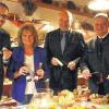 Walnussbutter und Mohnbrot: Bei der Eröffnung der Kräuterstube Fuchsstadt spielten (von links) Stefan Hemmerich, Wilma Wolf, Eberhard Nuß und Manfred Ländner die Vorkoster.