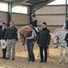 Erfolgreich beim Wettbewerb: Die jüngsten Teilnehmer beim internen Reitturnier in Gössenheim, die in der Führzügelklasse starteten. Mit im Bild sind die Reitlehrer Bertram und Simone Gold sowie Preisrichterin Birgit Kehrlein.