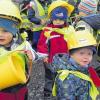 Fleißige Handwerker: Die Buben und Mädchen des Strahlunger Kindergartens freuen sich schon auf das neue Gebäude.